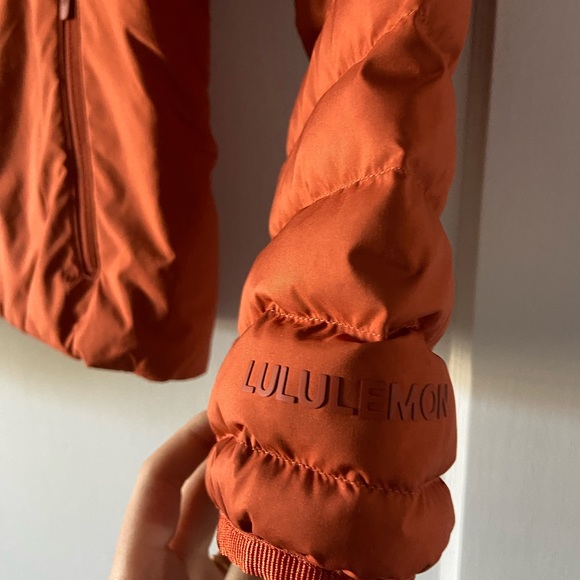 Lululemon Light Weight Relaxed Fit Down Jacket - Picture 4 of 6